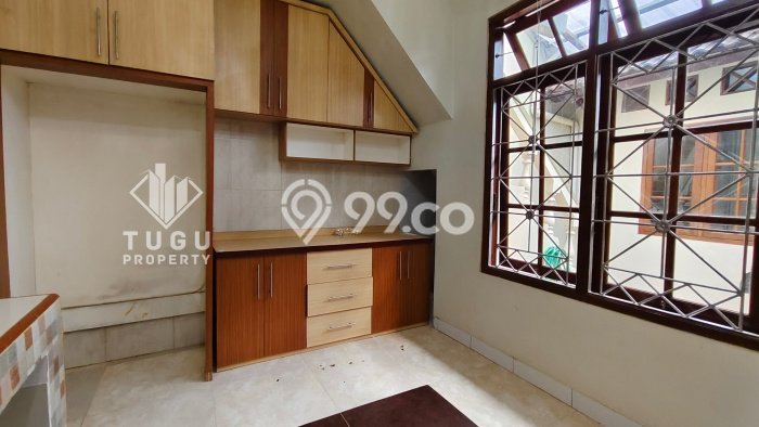 Rumah di Mergangsan, Dekat Fasilitas, 2 KM, Luas 168m2m² LB 250m2m² Rumah di Mergangsan, Dekat Fasilitas, 2 KM, Luas 168m2m² LB 250m2m²
