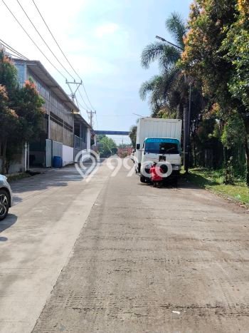 Unit Gudang disewakan di Margaasih Bandung dengan LT 790m2 / LB 850m2 Unit Gudang disewakan di Margaasih Bandung dengan LT 790m2 / LB 850m2