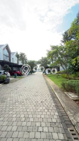 Rumah Elit Modern Tanpa Renovasi di Puri Indah Jakarta Barat Rumah Elit Modern Tanpa Renovasi di Puri Indah Jakarta Barat
