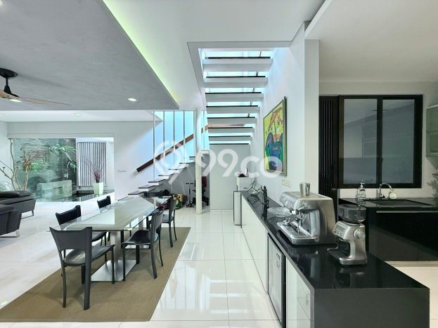 Jual Rumah Luas Elegan Dengan View Cantik di Gandaria, Jakarta Selatan Jual Rumah Luas Elegan Dengan View Cantik di Gandaria, Jakarta Selatan