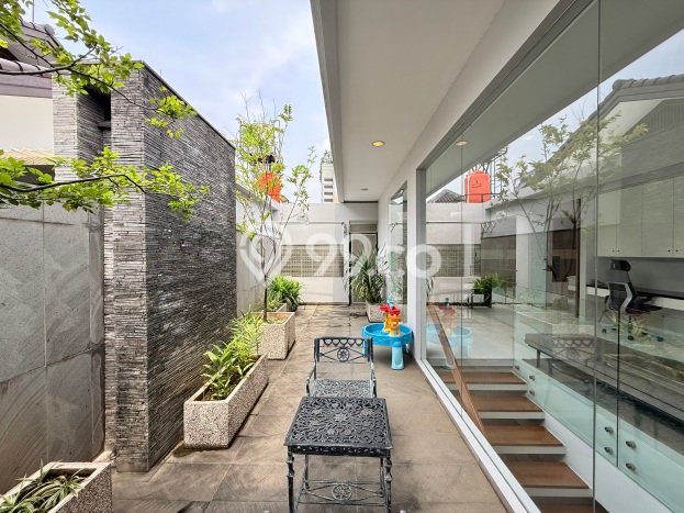 Jual Rumah Luas Elegan Dengan View Cantik di Gandaria, Jakarta Selatan Jual Rumah Luas Elegan Dengan View Cantik di Gandaria, Jakarta Selatan
