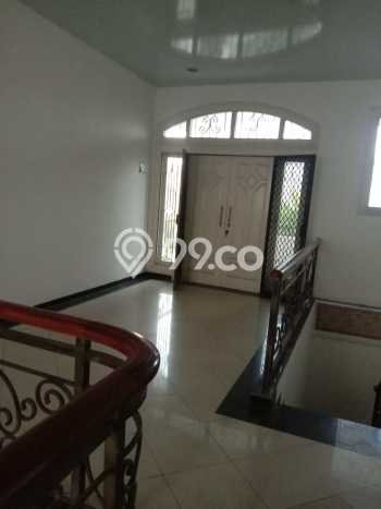 Rumah Luxury Modern Tanpa Renovasi di Mulyosari Surabaya Rumah Luxury Modern Tanpa Renovasi di Mulyosari Surabaya