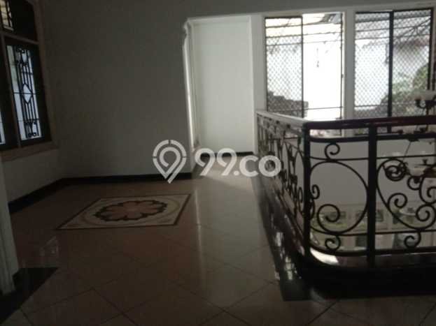 Rumah Luxury Modern Tanpa Renovasi di Mulyosari Surabaya Rumah Luxury Modern Tanpa Renovasi di Mulyosari Surabaya
