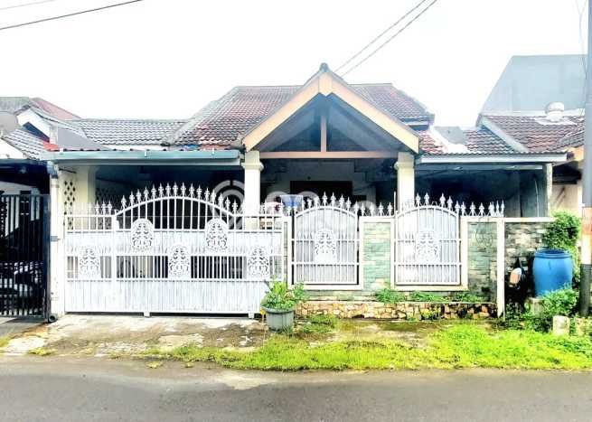 For Sale Hunian Rumah Terawat 4 KT di BSD City, Tangerang For Sale Hunian Rumah Terawat 4 KT di BSD City, Tangerang