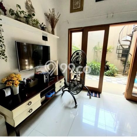 Rumah Luas Asri 3 KT Siap Pakai di Bintaro Tangerang Selatan Rumah Luas Asri 3 KT Siap Pakai di Bintaro Tangerang Selatan