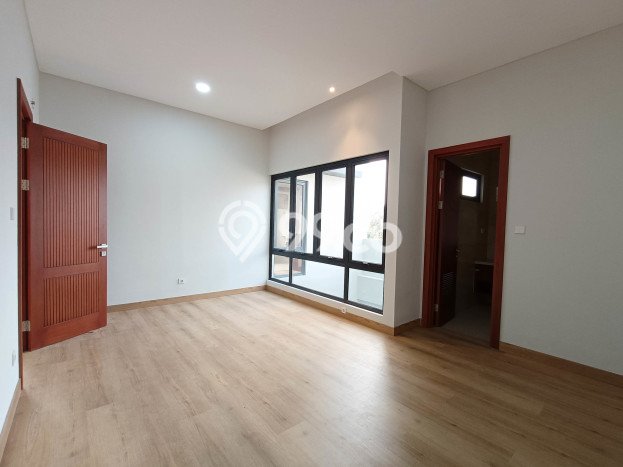 Siap Huni Hunian Elit 4 Kamar di BSD Dekat ke Mana Pun Siap Huni Hunian Elit 4 Kamar di BSD Dekat ke Mana Pun