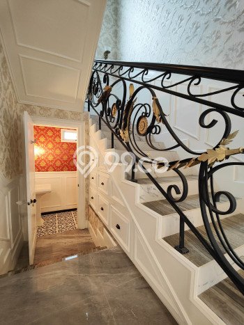 Rumah Mewah LB 401m2 Siap Pakai Desain Elegan di BSD The Icon, Tangerang Rumah Mewah LB 401m2 Siap Pakai Desain Elegan di BSD The Icon, Tangerang