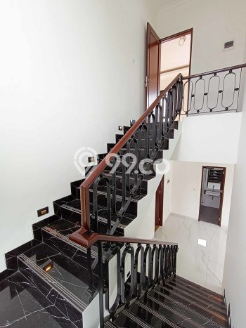 Rumah Mewah LB 352m2 Siap Huni Desain Elegan di BSD, Tangerang Rumah Mewah LB 352m2 Siap Huni Desain Elegan di BSD, Tangerang