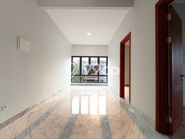 Siap Huni Hunian Elit 4 Kamar di BSD Dekat ke Mana Pun Siap Huni Hunian Elit 4 Kamar di BSD Dekat ke Mana Pun