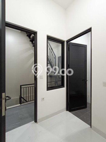 Siap Huni Rumah Mewah 4 Kamar di BSD Dekat ke Mana Saja Siap Huni Rumah Mewah 4 Kamar di BSD Dekat ke Mana Saja