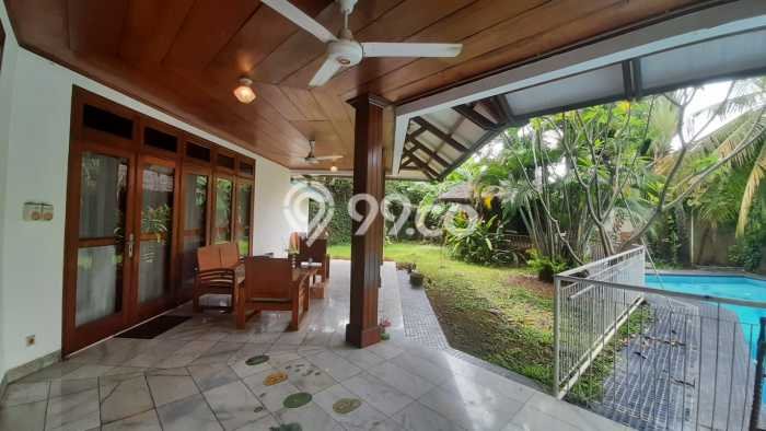 Ready to Use! Premium House LT 912m2 Desain Elegan di Kemang Ready to Use! Premium House LT 912m2 Desain Elegan di Kemang