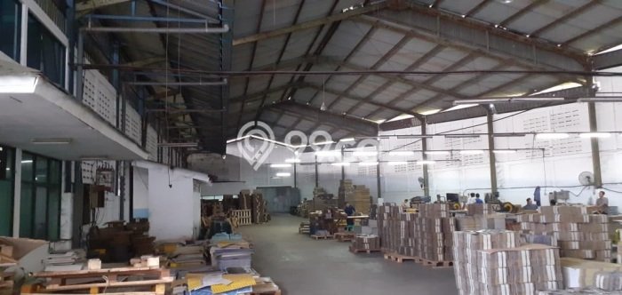 Unit Gudang Dijual di Surabaya LT 20000m2 & LB 1457m2 Unit Gudang Dijual di Surabaya LT 20000m2 & LB 1457m2