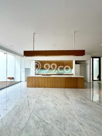 Rumah Luxury Modern Tanpa Renovasi di Intercon Jakarta Barat Rumah Luxury Modern Tanpa Renovasi di Intercon Jakarta Barat