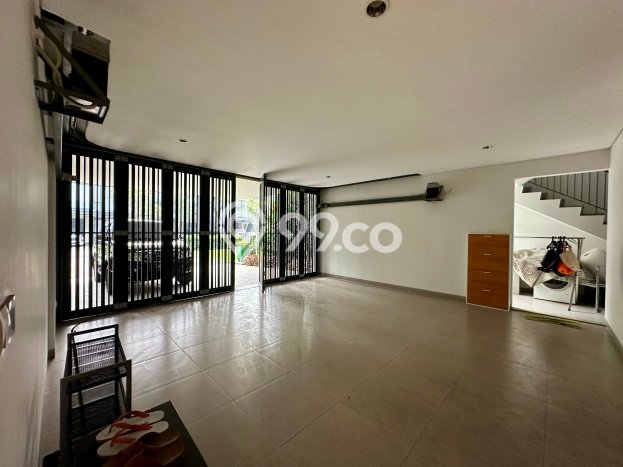 Ready to Use! Luxury House LT 396m2 Desain Modern di BSD Ready to Use! Luxury House LT 396m2 Desain Modern di BSD
