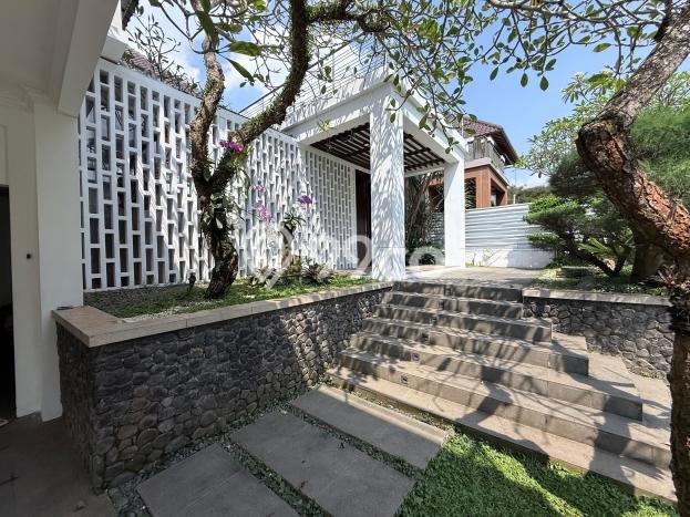 Rumah Elit Modern Tanpa Renovasi di Alam Sutera Tangerang Rumah Elit Modern Tanpa Renovasi di Alam Sutera Tangerang