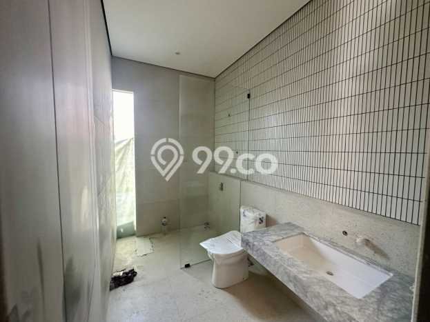 Rumah Siap Huni di BSD, Tangerang Selatan, LT 208m² Bangunan 245m² Rumah Siap Huni di BSD, Tangerang Selatan, LT 208m² Bangunan 245m²