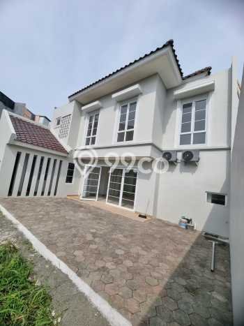 Rumah Elit LB 203m2 Siap Huni Desain Elegan di Gading Serpong, Tangerang Rumah Elit LB 203m2 Siap Huni Desain Elegan di Gading Serpong, Tangerang