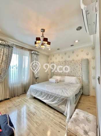 Rumah Lokasi Strategis di , Surabaya, LT 221m2m² LB 261m2m² Rumah Lokasi Strategis di , Surabaya, LT 221m2m² LB 261m2m²
