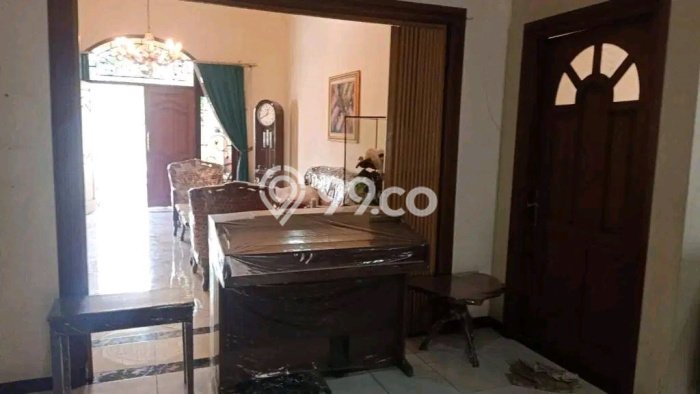 Rumah Minimalis 5 Kamar Terawat di , Dekat Pusat Perbelanjaan, Surabaya Rumah Minimalis 5 Kamar Terawat di , Dekat Pusat Perbelanjaan, Surabaya