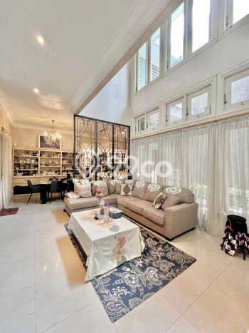 Rumah Lokasi Strategis di , Surabaya, LT 221m2m² LB 261m2m² Rumah Lokasi Strategis di , Surabaya, LT 221m2m² LB 261m2m²
