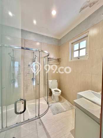 Rumah Lokasi Strategis di , Surabaya, LT 221m2m² LB 261m2m² Rumah Lokasi Strategis di , Surabaya, LT 221m2m² LB 261m2m²