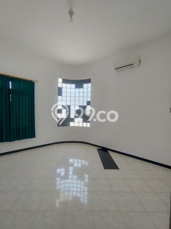 Disewakan! Rumah 3 Kamar Tidur &
2 Kamar Mandi di Dukuh Kupang, Surabaya Disewakan! Rumah 3 Kamar Tidur &
2 Kamar Mandi di Dukuh Kupang, Surabaya