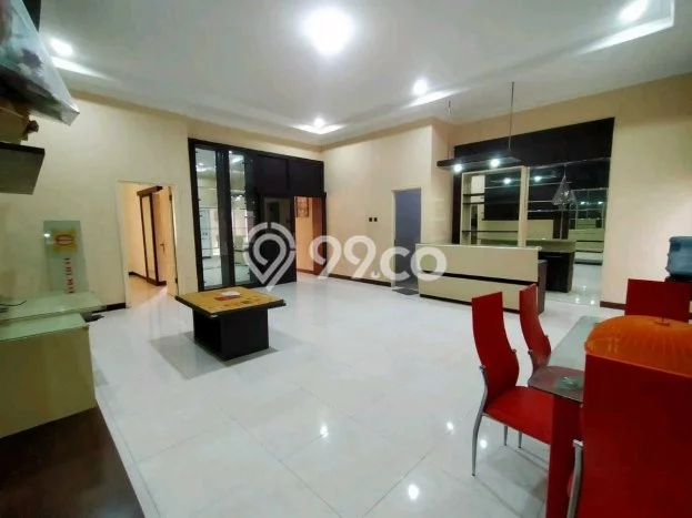 PREMIUM LIVING! Rumah di Mulyosari, 4 KT, Area Berkembang, LT 250m2m² LB 220m2m² PREMIUM LIVING! Rumah di Mulyosari, 4 KT, Area Berkembang, LT 250m2m² LB 220m2m²