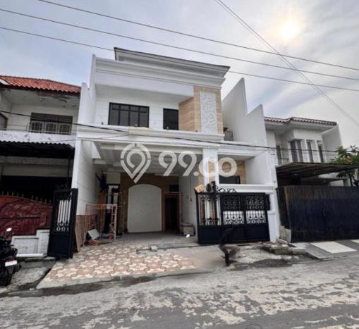 Rumah Luxury Modern Tanpa Renovasi di Babatan Surabaya Rumah Luxury Modern Tanpa Renovasi di Babatan Surabaya