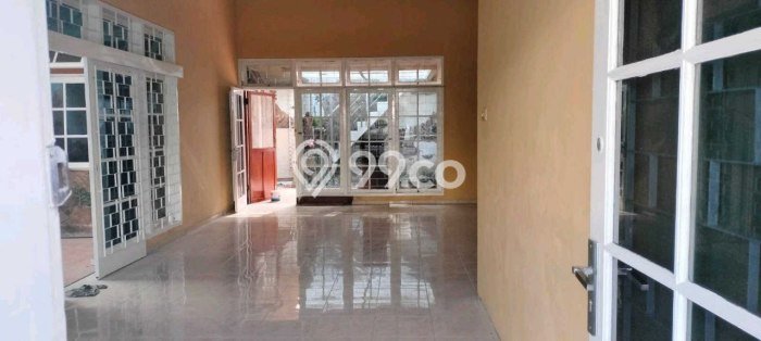 Rumah Sewa Surabaya LT 250m2 LB 250m2 Area Dharma Husada Rumah Sewa Surabaya LT 250m2 LB 250m2 Area Dharma Husada