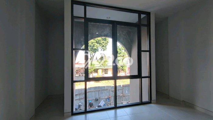 Unit Ruko Dijual di Rungkut Surabaya Luas Tanah 112m2, Luas Bangunan 270m2 Unit Ruko Dijual di Rungkut Surabaya Luas Tanah 112m2, Luas Bangunan 270m2