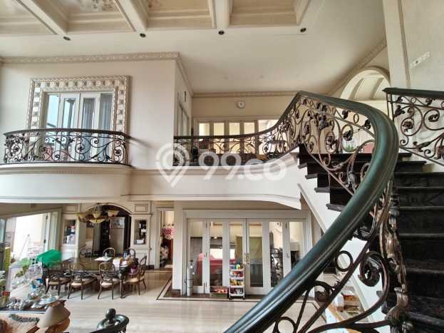 Dijual Rumah Premium dengan Fasilitas Sekitar Lengkap di Dukuh Pakis, Surabaya Dijual Rumah Premium dengan Fasilitas Sekitar Lengkap di Dukuh Pakis, Surabaya