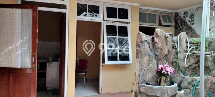 Rumah Sewa Surabaya LT 250m2 LB 250m2 Area Dharma Husada Rumah Sewa Surabaya LT 250m2 LB 250m2 Area Dharma Husada