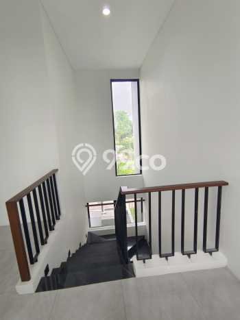 Rumah Disewakan Surabaya LT 105m2 LB 117m2 Area Pakuwon Indah Rumah Disewakan Surabaya LT 105m2 LB 117m2 Area Pakuwon Indah