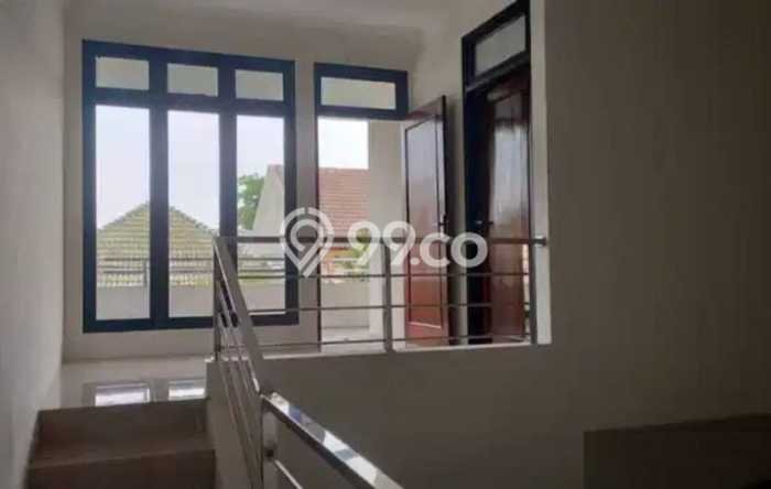 Dijual Hunian Rumah Terawat 6 Kamar di Kedung Baruk, Surabaya Dijual Hunian Rumah Terawat 6 Kamar di Kedung Baruk, Surabaya