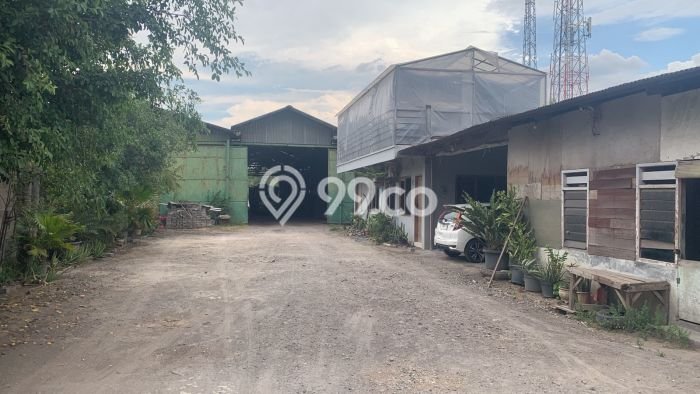 Area Ramai! Gudang Dijual di Pakal untuk Bisnis Luas Bangunan 1336m2 Area Ramai! Gudang Dijual di Pakal untuk Bisnis Luas Bangunan 1336m2