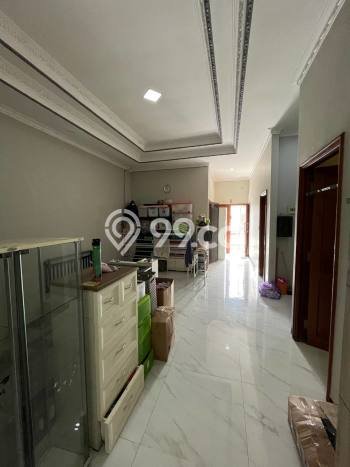 Siap Huni Rumah Mewah 6 Kamar di Rungkut Dekat ke Mana Pun Siap Huni Rumah Mewah 6 Kamar di Rungkut Dekat ke Mana Pun