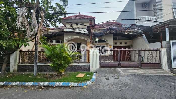 For Sale Hunian Rumah Nyaman 7 Kamar di Pondok Tjandra, Sidoarjo For Sale Hunian Rumah Nyaman 7 Kamar di Pondok Tjandra, Sidoarjo