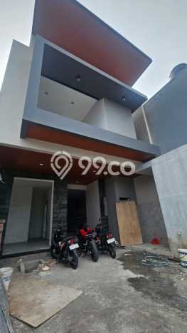 Rumah Mewah LB 170m2 Siap Huni Desain Elegan di Manyar, Surabaya Rumah Mewah LB 170m2 Siap Huni Desain Elegan di Manyar, Surabaya