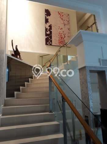FOR SALE Hunian Apartemen Luxury di Wiyung dengan 4 Kamar Tidur & Luas 190m2 FOR SALE Hunian Apartemen Luxury di Wiyung dengan 4 Kamar Tidur & Luas 190m2