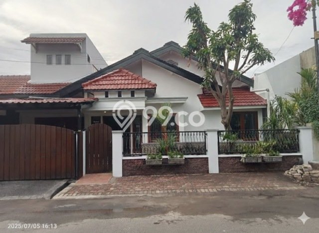 Hunian Elit LB 200m2 Siap Pakai Desain Elegan di Kedung Baruk, Surabaya Hunian Elit LB 200m2 Siap Pakai Desain Elegan di Kedung Baruk, Surabaya