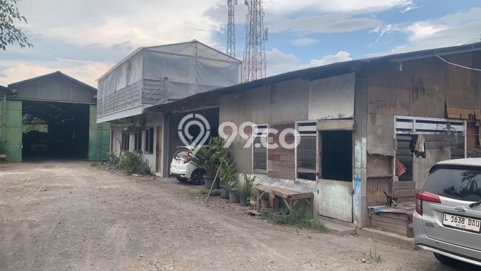 Area Ramai! Gudang Dijual di Pakal untuk Bisnis Luas Bangunan 1336m2 Area Ramai! Gudang Dijual di Pakal untuk Bisnis Luas Bangunan 1336m2