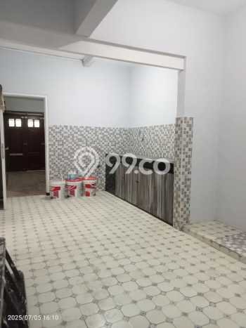 Hunian Elit LB 200m2 Siap Pakai Desain Elegan di Kedung Baruk, Surabaya Hunian Elit LB 200m2 Siap Pakai Desain Elegan di Kedung Baruk, Surabaya