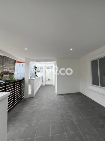 Rumah Elit Modern Siap Huni di Villa Melati Mas Tangerang Selatan Rumah Elit Modern Siap Huni di Villa Melati Mas Tangerang Selatan