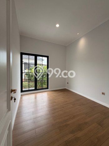 Rumah Elit LB 180m2 Siap Pakai Desain Elegan di BSD Nusaloka, Tangerang Rumah Elit LB 180m2 Siap Pakai Desain Elegan di BSD Nusaloka, Tangerang