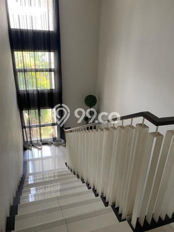 Jual Rumah Mewah Megah Dengan View Eksklusif di Alam Sutera, Tangerang Jual Rumah Mewah Megah Dengan View Eksklusif di Alam Sutera, Tangerang