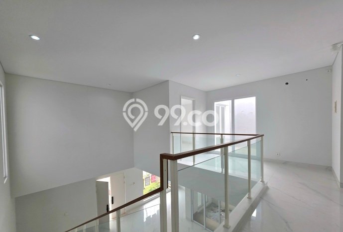 Dijual Rumah Luas Elegan Dengan View Eksklusif di Gading Serpong, Tangerang Dijual Rumah Luas Elegan Dengan View Eksklusif di Gading Serpong, Tangerang