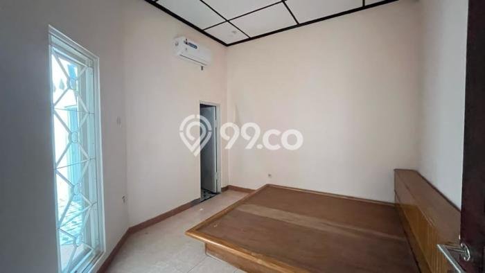 Lokasi strategis! Rumah siap pakai disewakan di Rungkut LB 300m2 Lokasi strategis! Rumah siap pakai disewakan di Rungkut LB 300m2