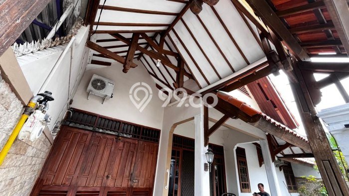 Siap Huni Rumah Mewah 8 Kamar di Rungkut Dekat ke Mana Pun Siap Huni Rumah Mewah 8 Kamar di Rungkut Dekat ke Mana Pun