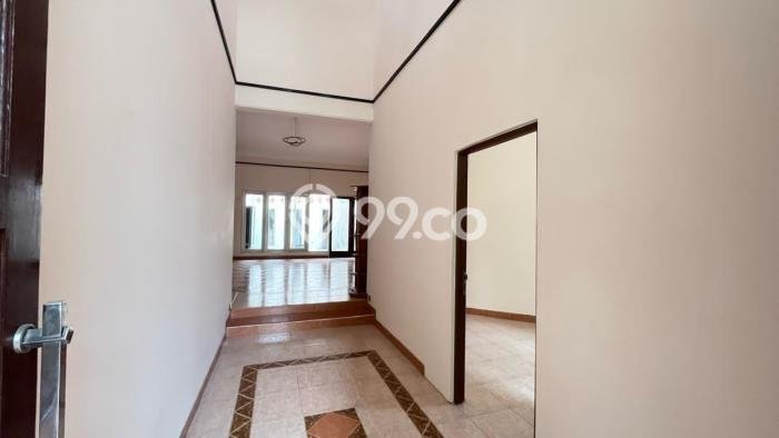 Lokasi strategis! Rumah siap pakai disewakan di Rungkut LB 300m2 Lokasi strategis! Rumah siap pakai disewakan di Rungkut LB 300m2
