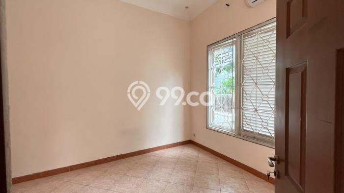 Lokasi strategis! Rumah siap pakai disewakan di Rungkut LB 300m2 Lokasi strategis! Rumah siap pakai disewakan di Rungkut LB 300m2